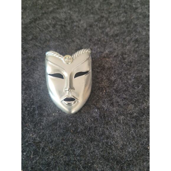 Vintage Silver Tone Face Mask Brooch, in good condition - Picture 2 of 3
